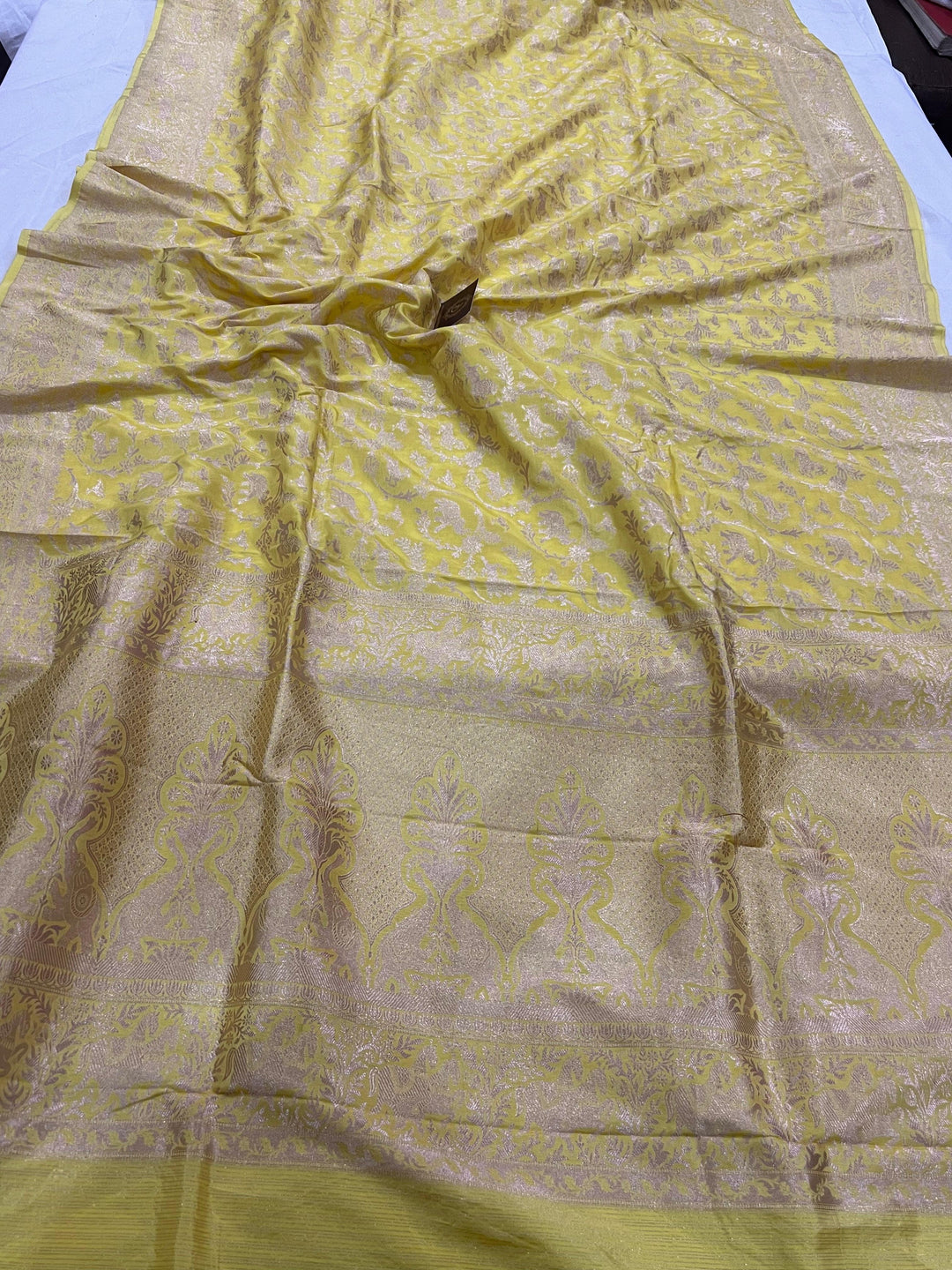 Shikargaah motif pallu with fine cutwork weaving on a Banarasi handloom saree