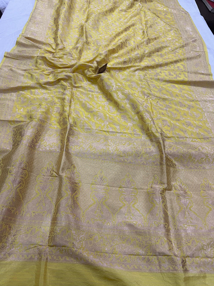 Shikargaah motif pallu with fine cutwork weaving on a Banarasi handloom saree