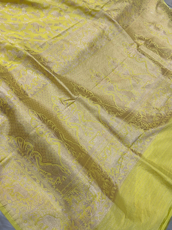 Shikargaah motif pallu with fine cutwork weaving on a Banarasi handloom saree