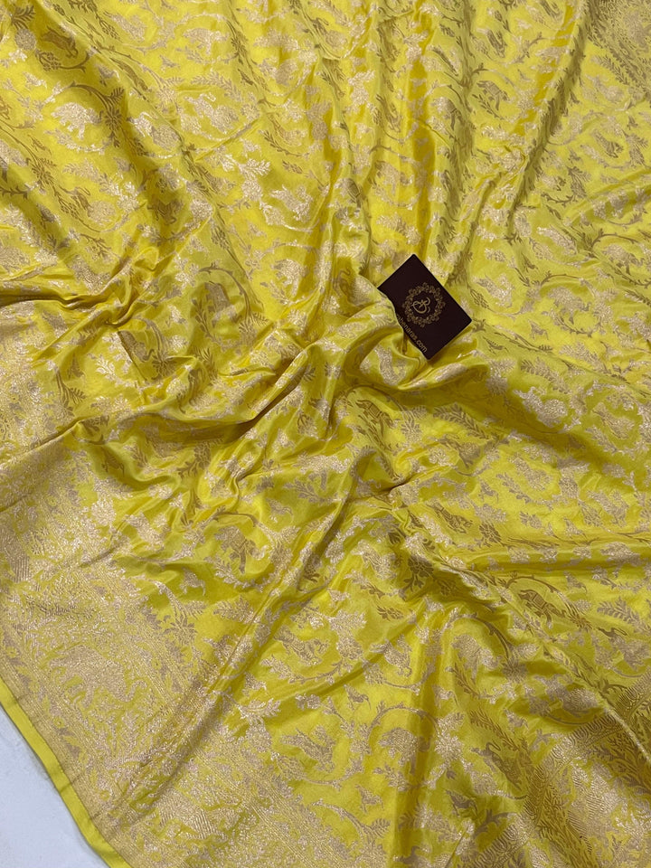 Intricate Kadhwa zari border detail on Shikargaah Banarasi silk saree