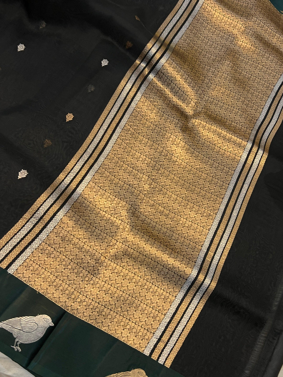 Buy Bottle Green Banarasi Handloom Kora Silk Saree | Kadhwa Weave | Aura Benaras