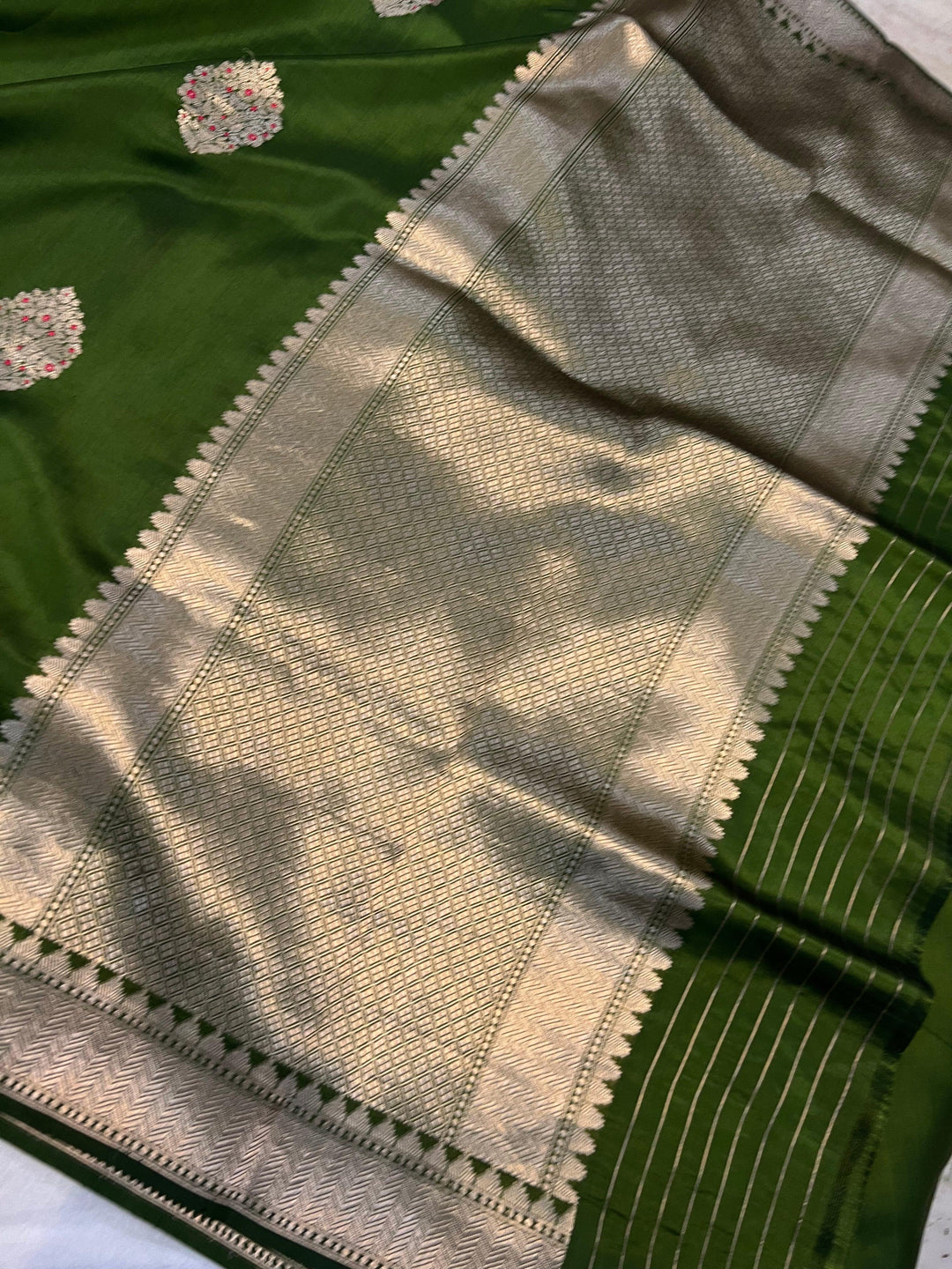 Mehendi Green Pure Banarasi Handloom Silk Saree | Aura Benaras