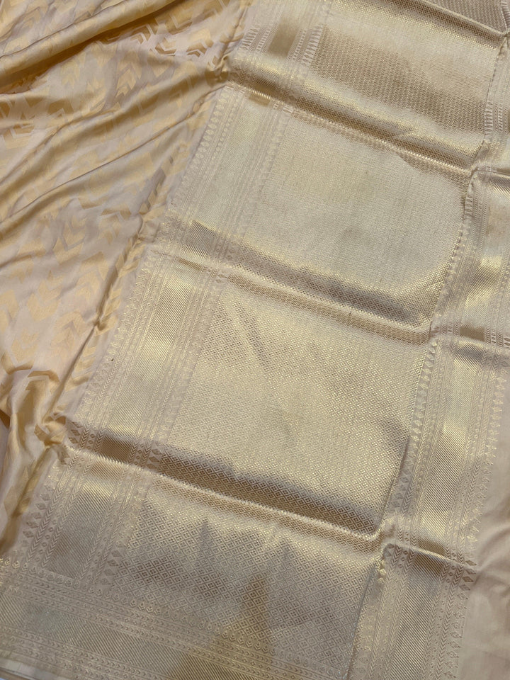 Shop Tanchui Katan Silk Banarasi Saree with Kadhwa Border