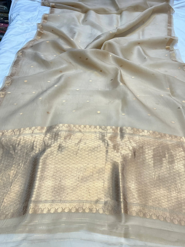 Cream Kora Silk Handloom Banarasi Saree | Kadhwa Butis 