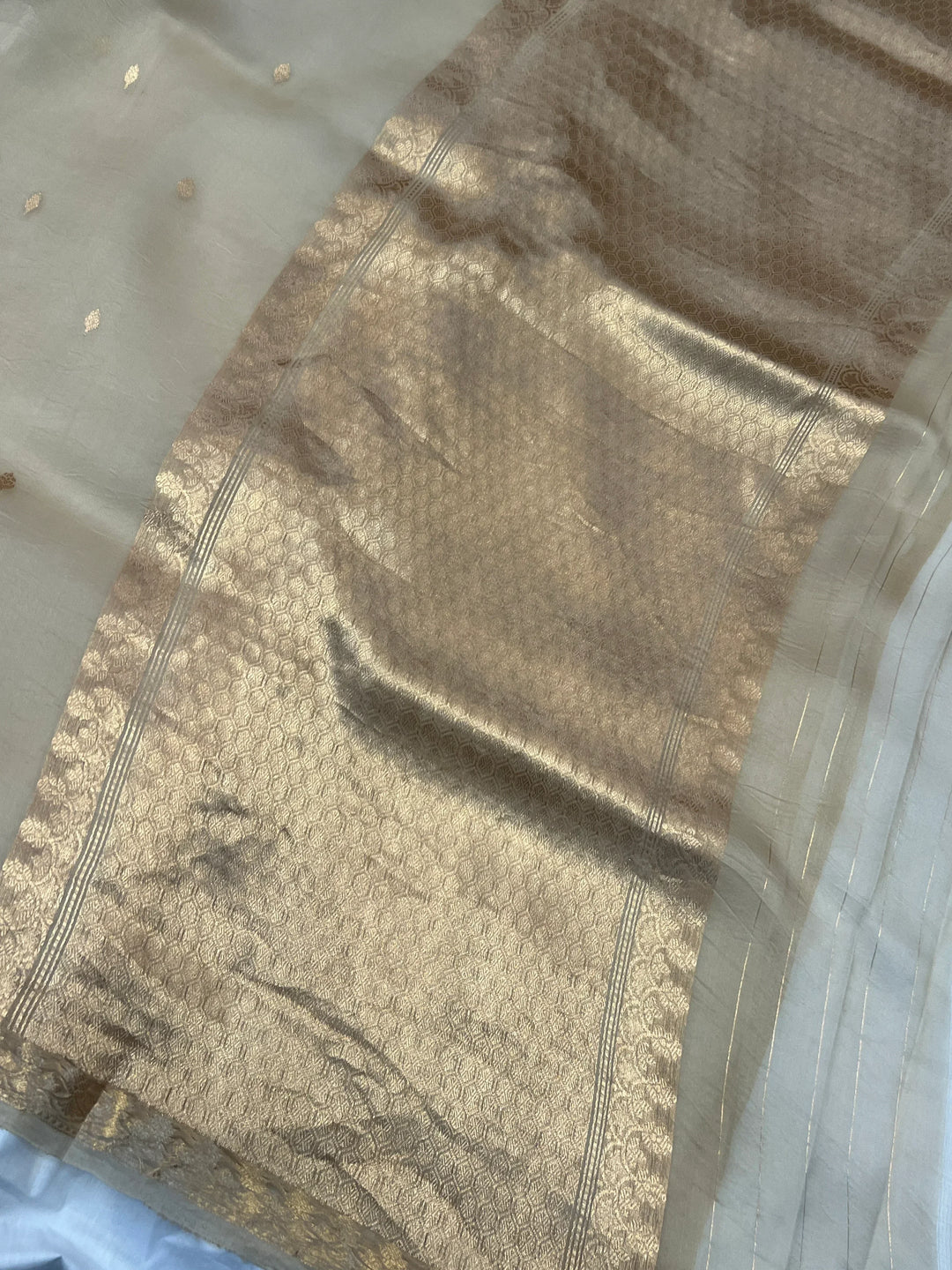 Cream Kora Silk Handloom Banarasi Saree | Kadhwa Butis 