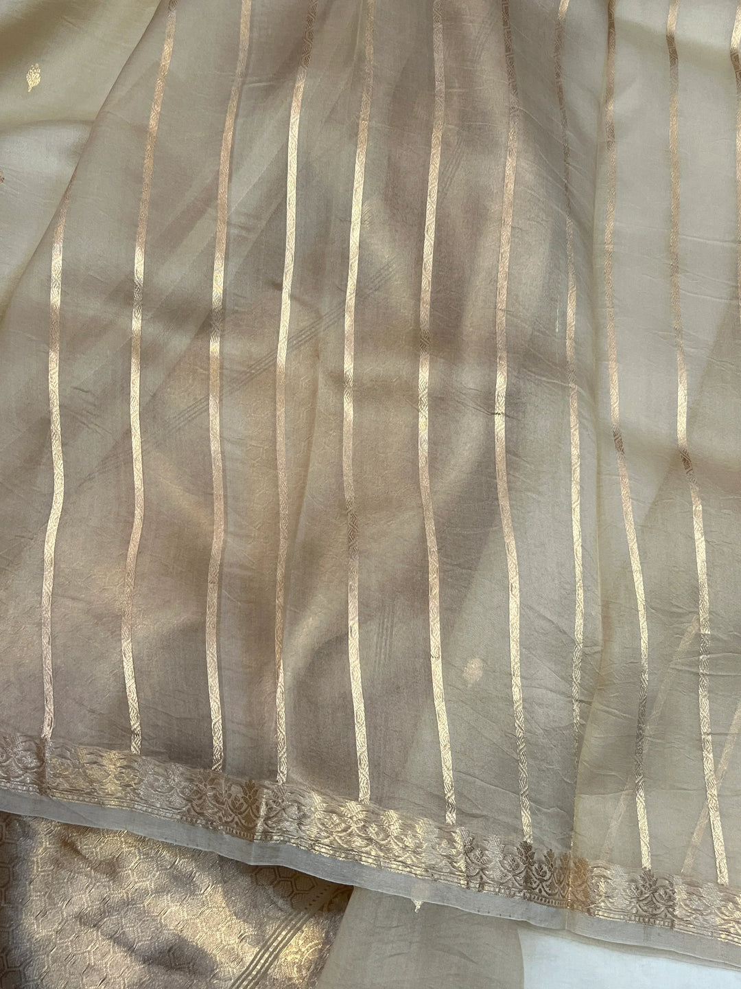 Cream Kora Silk Handloom Banarasi Saree | Kadhwa Butis 