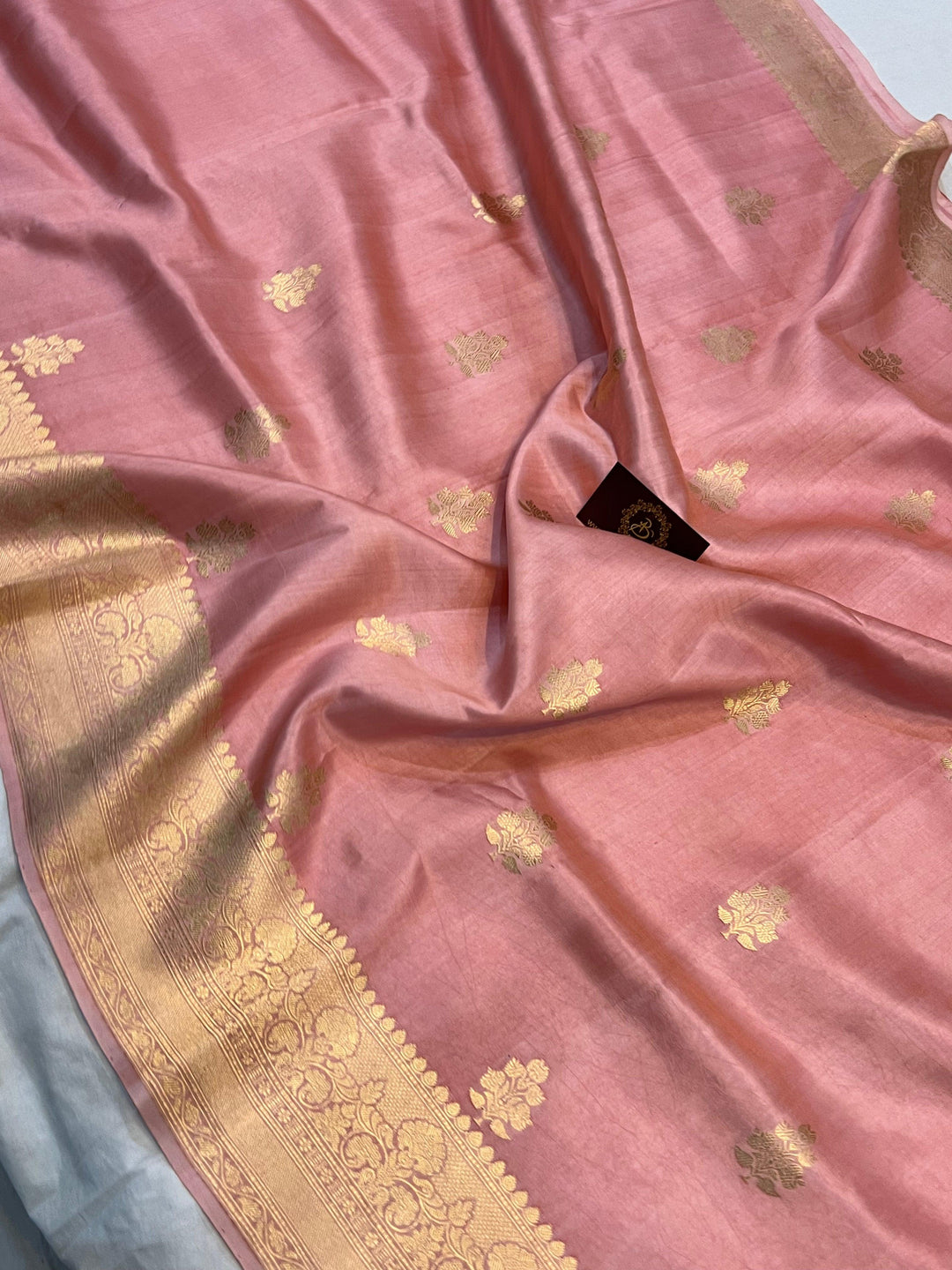 Peachish Pink Pure Banarasi Handloom Silk Saree Online | Aura Benaras
