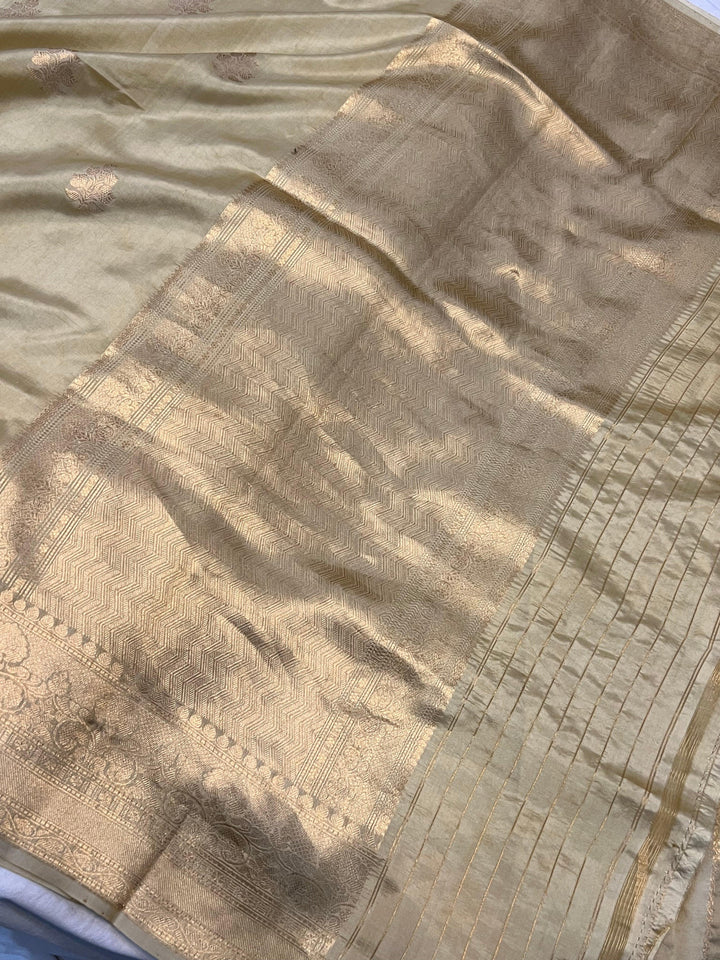 Buy Golden Pure Banarasi Handloom Silk Saree Online | Aura Benaras