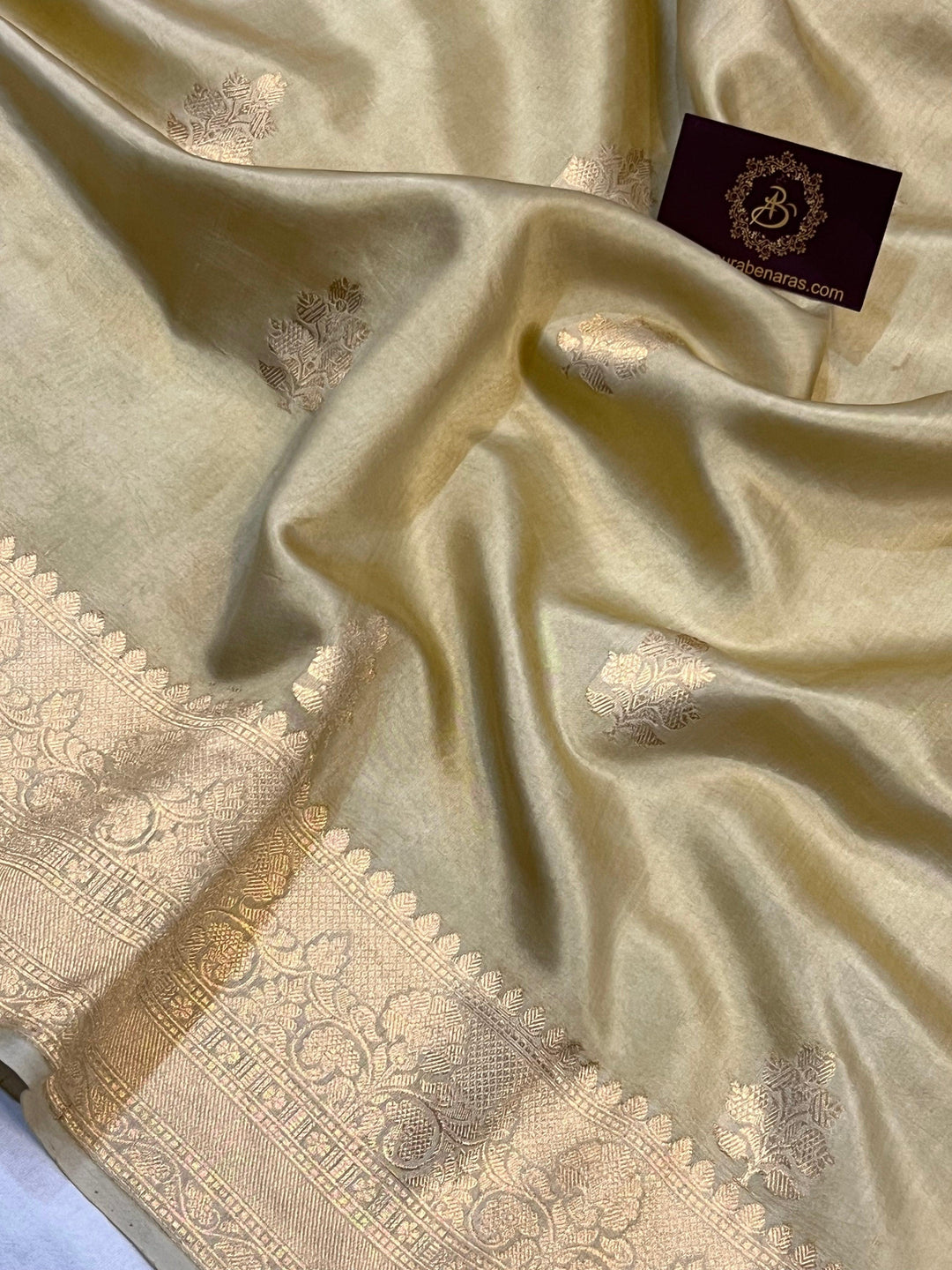 Buy Golden Pure Banarasi Handloom Silk Saree Online | Aura Benaras