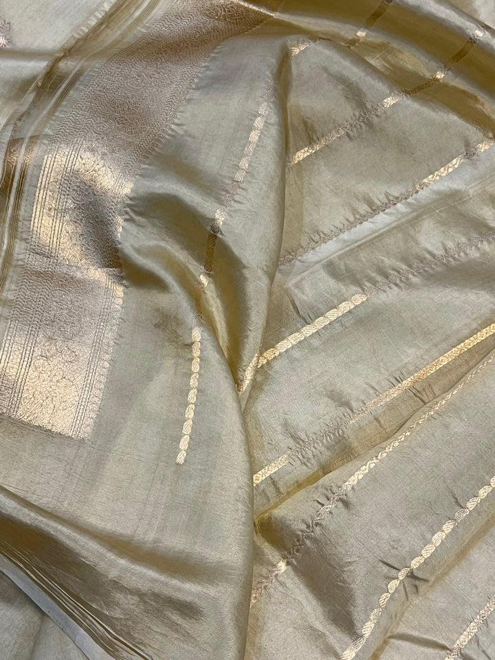 Buy Golden Pure Banarasi Handloom Silk Saree Online | Aura Benaras