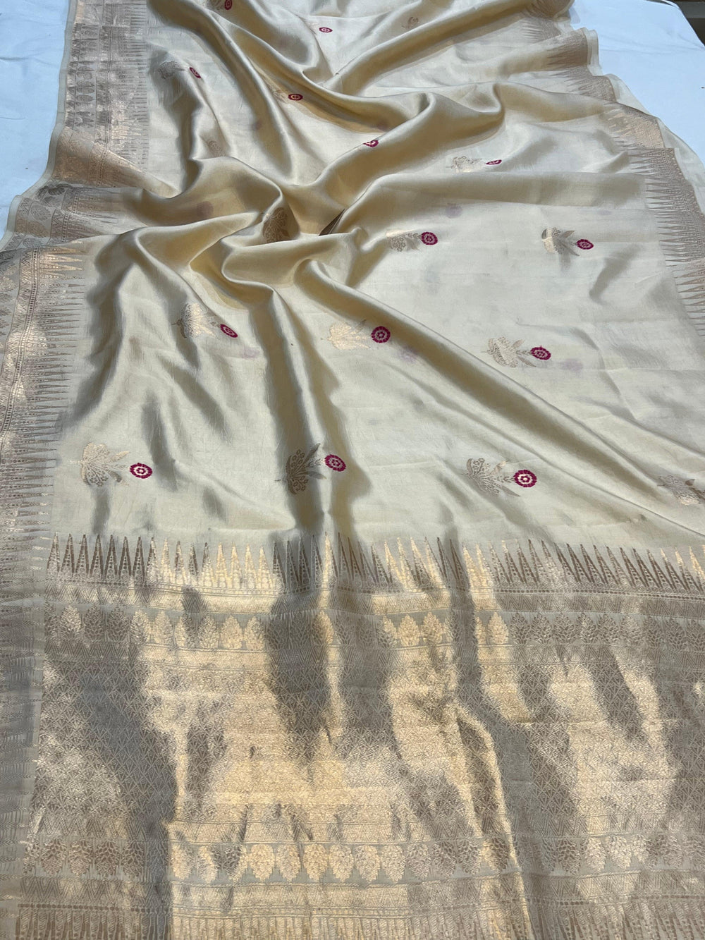 Cream Pure Banarasi Handloom Silk Saree | Aura Benaras