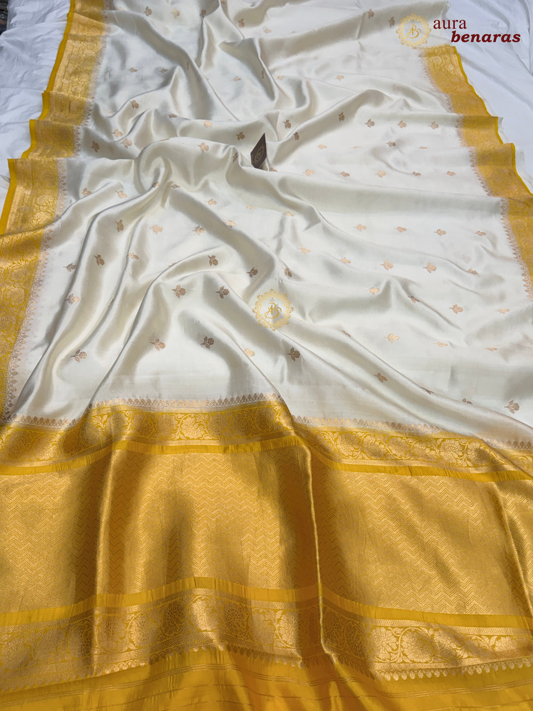 Buy Off White Pure Banarasi Handloom Silk Saree Aura Benaras