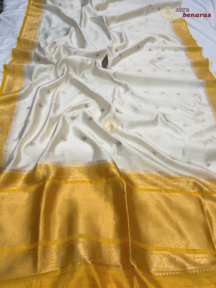 Buy Off White Pure Banarasi Handloom Silk Saree Aura Benaras