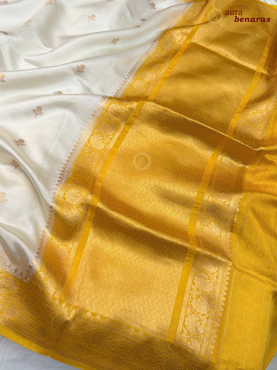 Buy Off White Pure Banarasi Handloom Silk Saree Aura Benaras