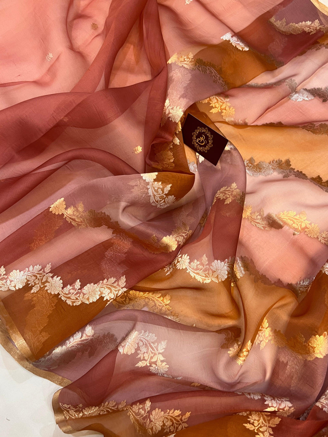 Onion Rangkaat Banarasi Handloom Kora Silk Saree - Aura Benaras