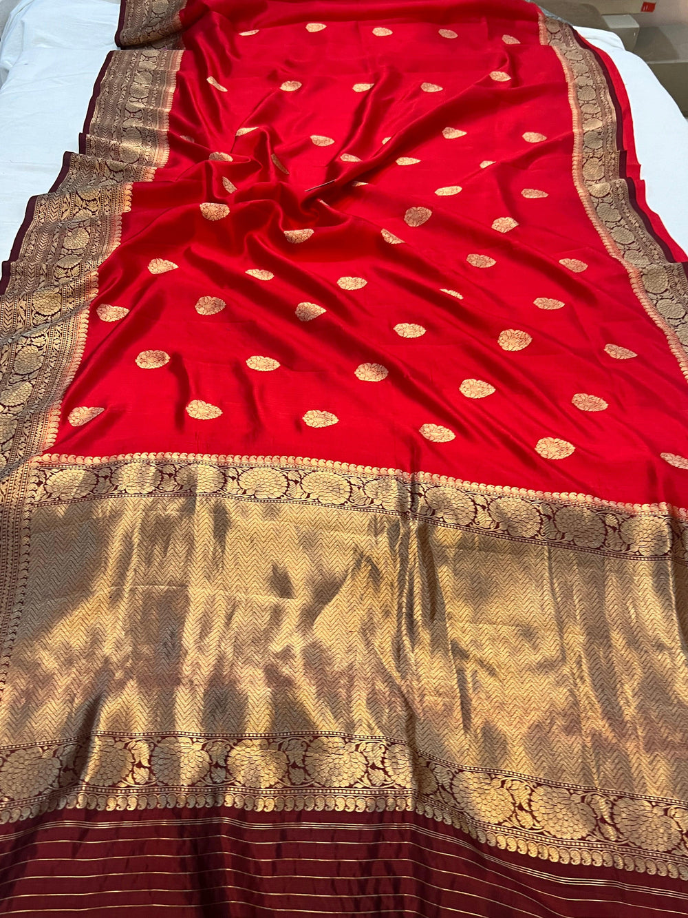 Red Pure Banarasi Handloom Silk Saree Online | Aura Benaras