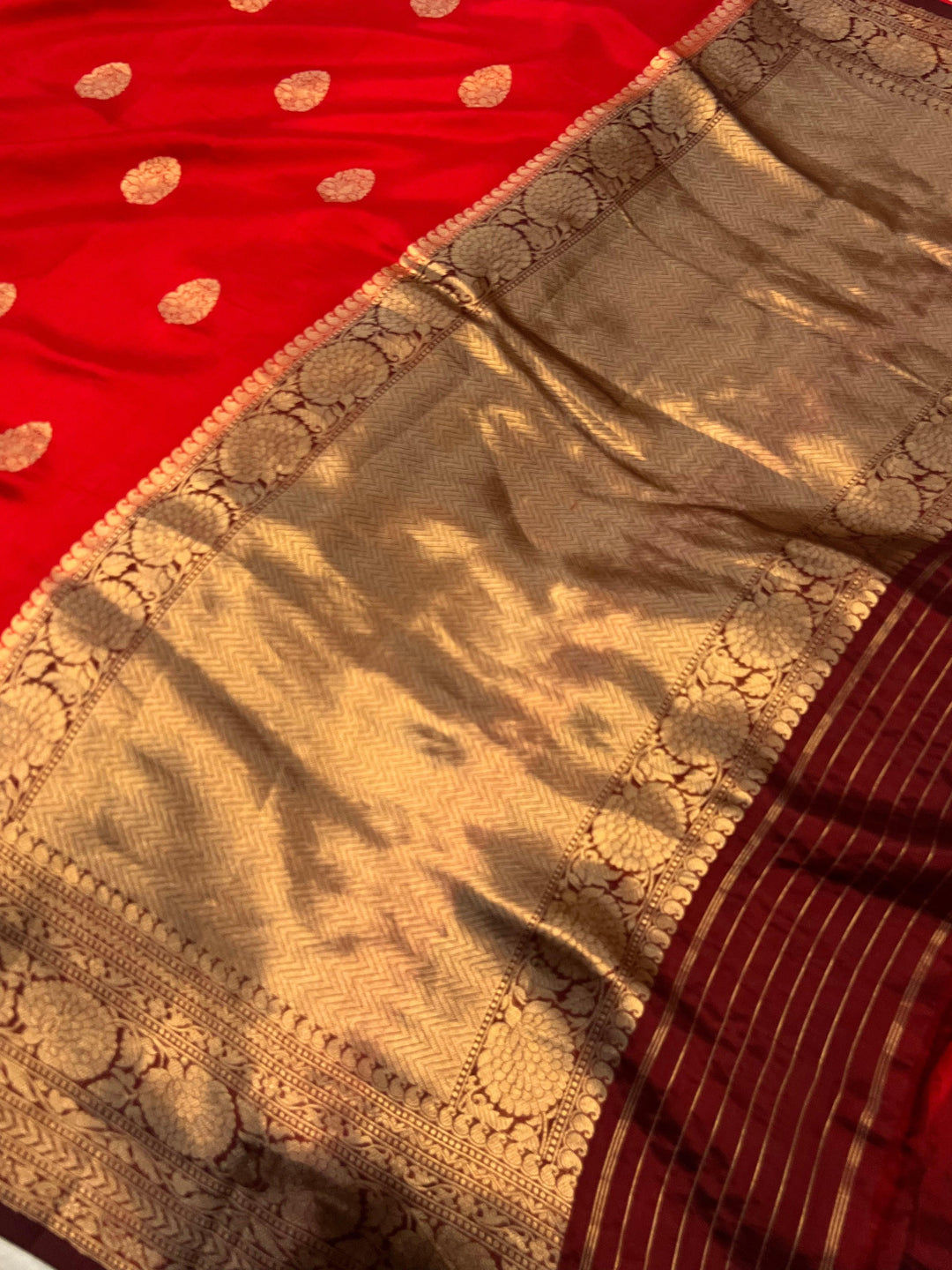 Red Pure Banarasi Handloom Silk Saree Online | Aura Benaras