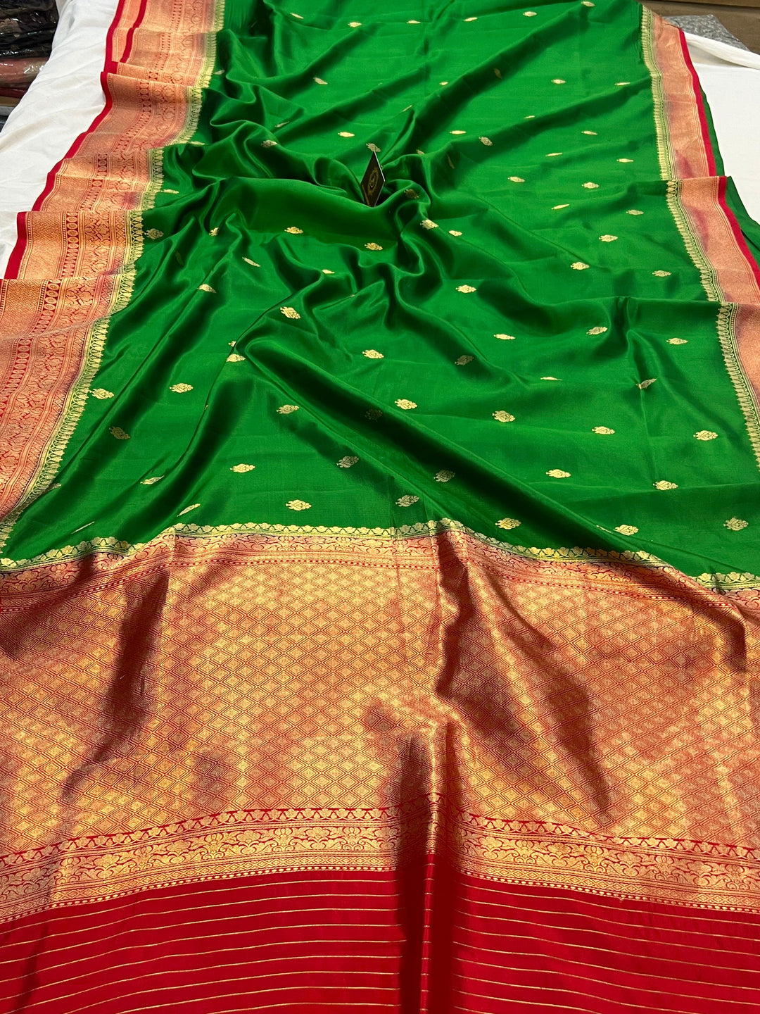 Green Pure Banarasi Handloom Silk Saree Online | Aura Benaras