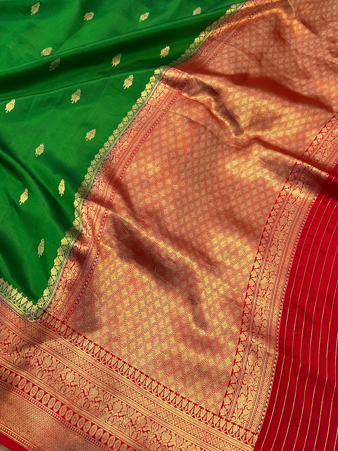Green Pure Banarasi Handloom Silk Saree Online | Aura Benaras