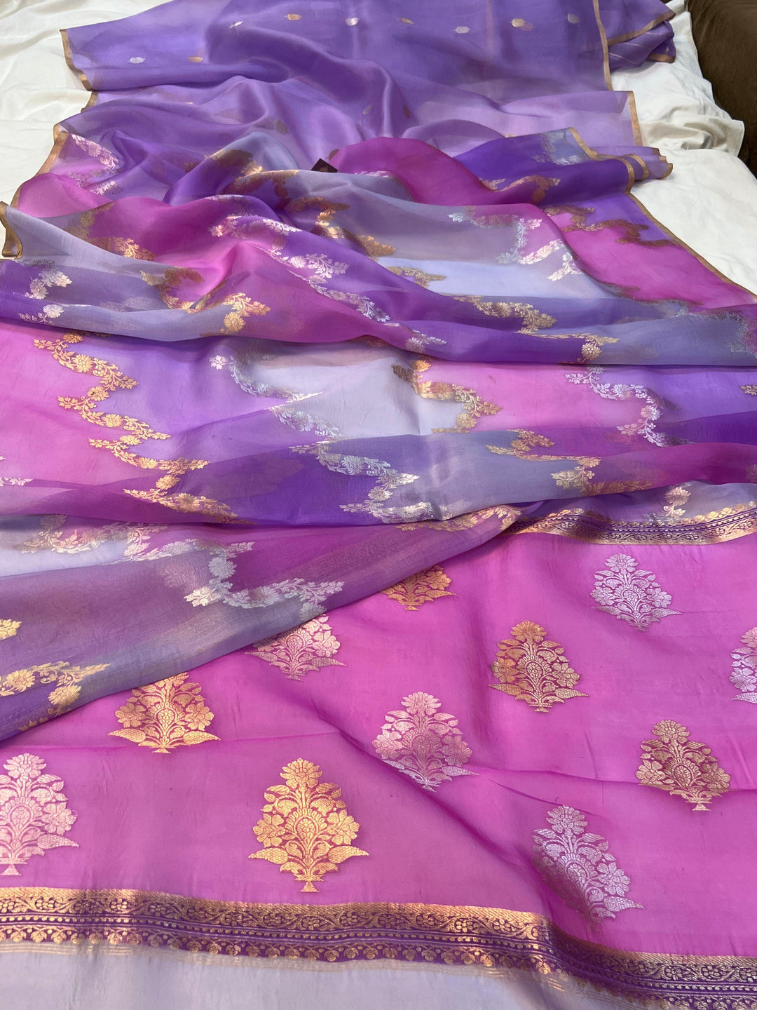 Lavender Rangkaat Banarasi Handloom Kora Silk Saree - Aura Benaras