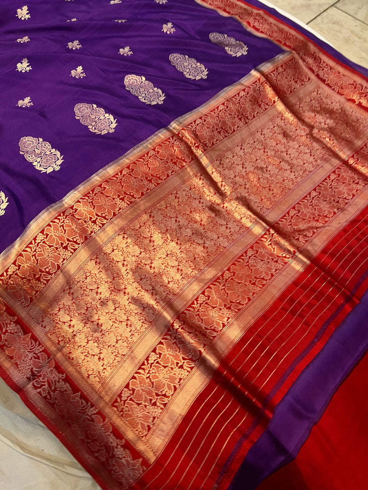 Designer pallu with intricate golden zari work on Banarasi silk saree