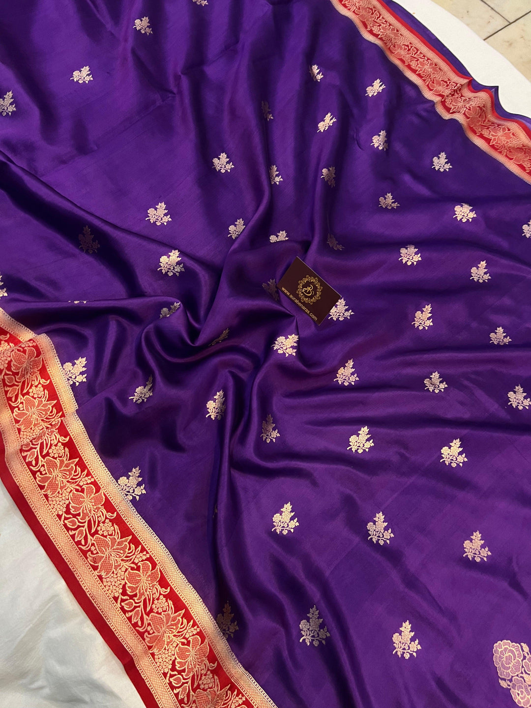 Kadhwa Banarasi border in gold zari on pure silk bridal saree