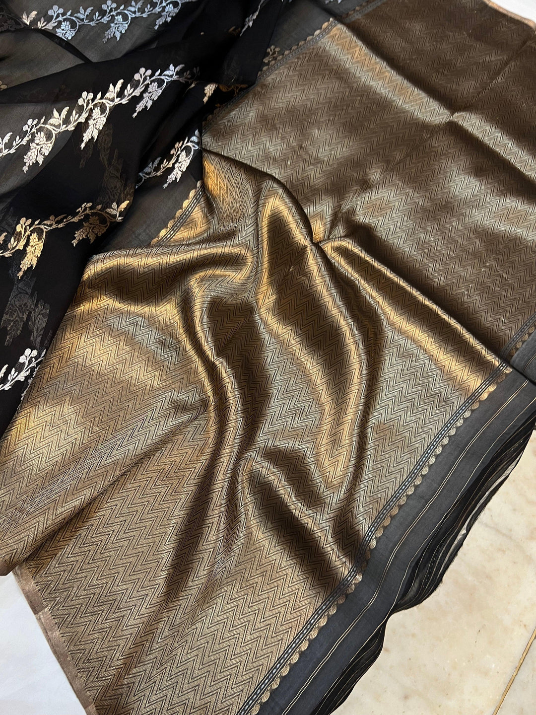 Black Banarasi Handloom Kora Silk Saree - Aura Benaras