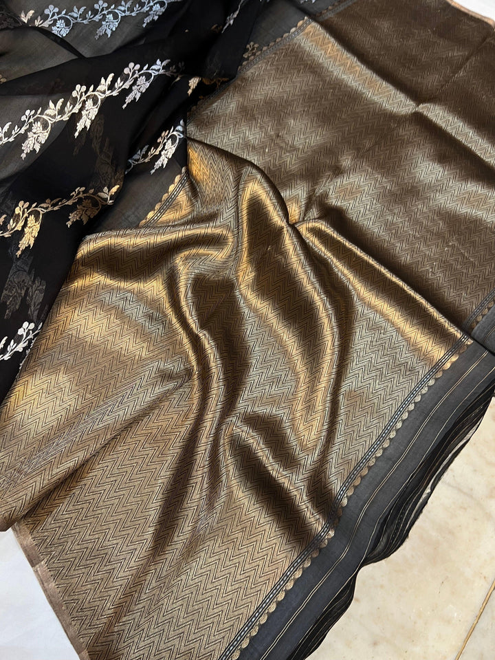 Black Banarasi Handloom Kora Silk Saree - Aura Benaras