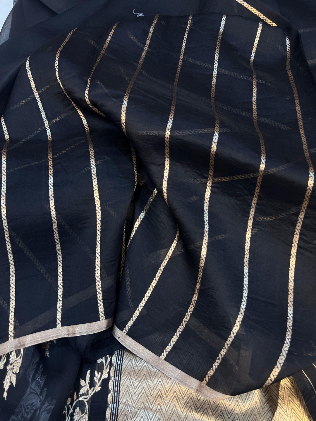 Black Banarasi Handloom Kora Silk Saree - Aura Benaras