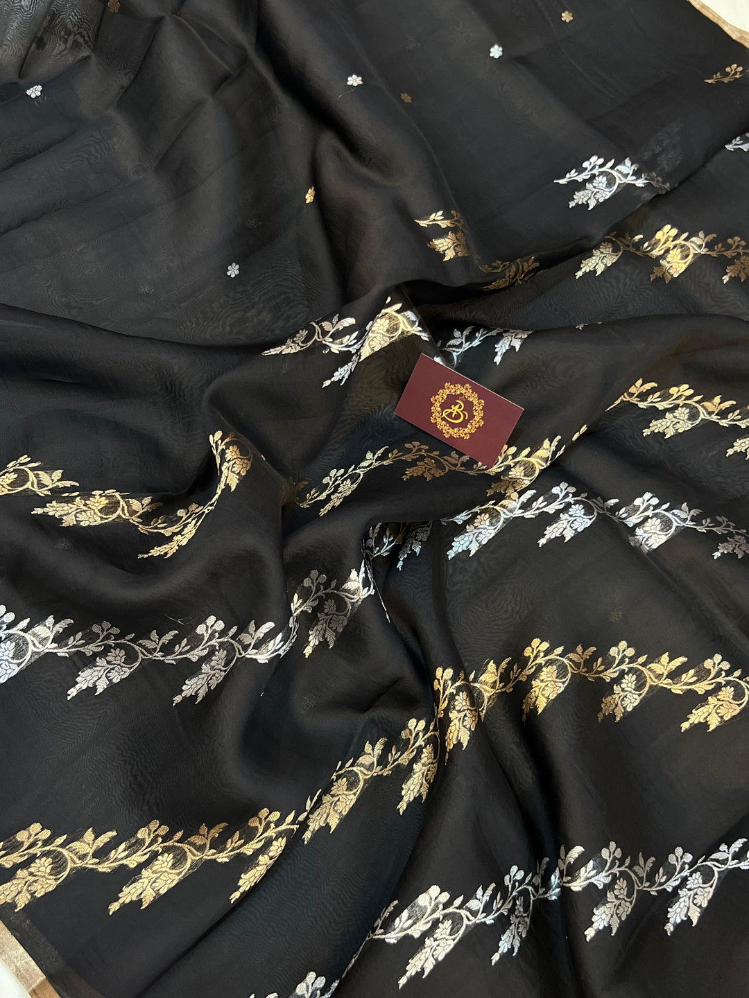 Black Banarasi Handloom Kora Silk Saree - Aura Benaras