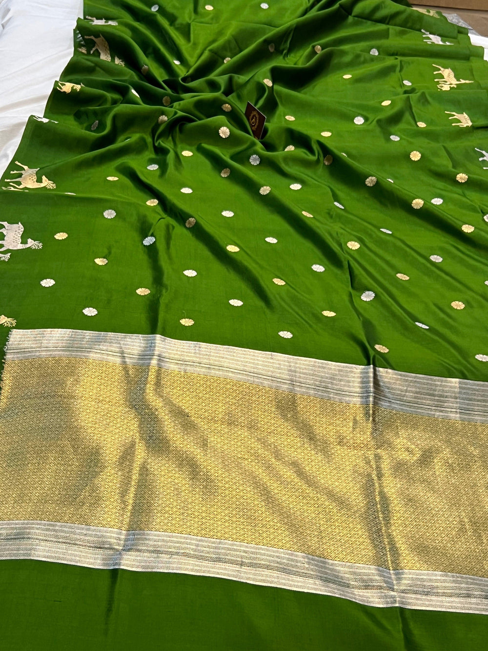 Mehendi Green Pure Banarasi Handloom Silk Saree - Aura Benaras