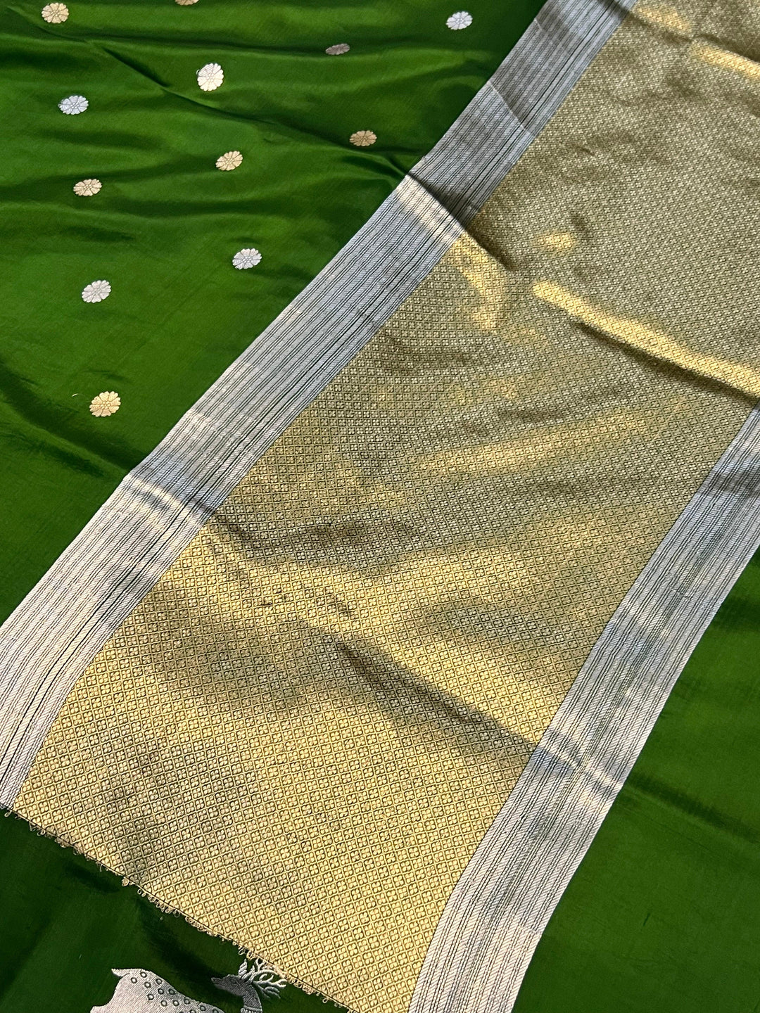 Mehendi Green Pure Banarasi Handloom Silk Saree - Aura Benaras