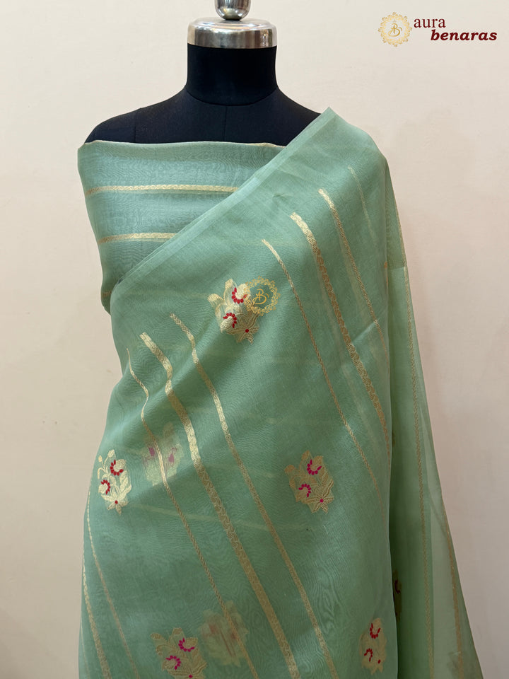 Pista Green Pure Kora Silk Handloom Banarasi Saree with Kadhwa Weave
