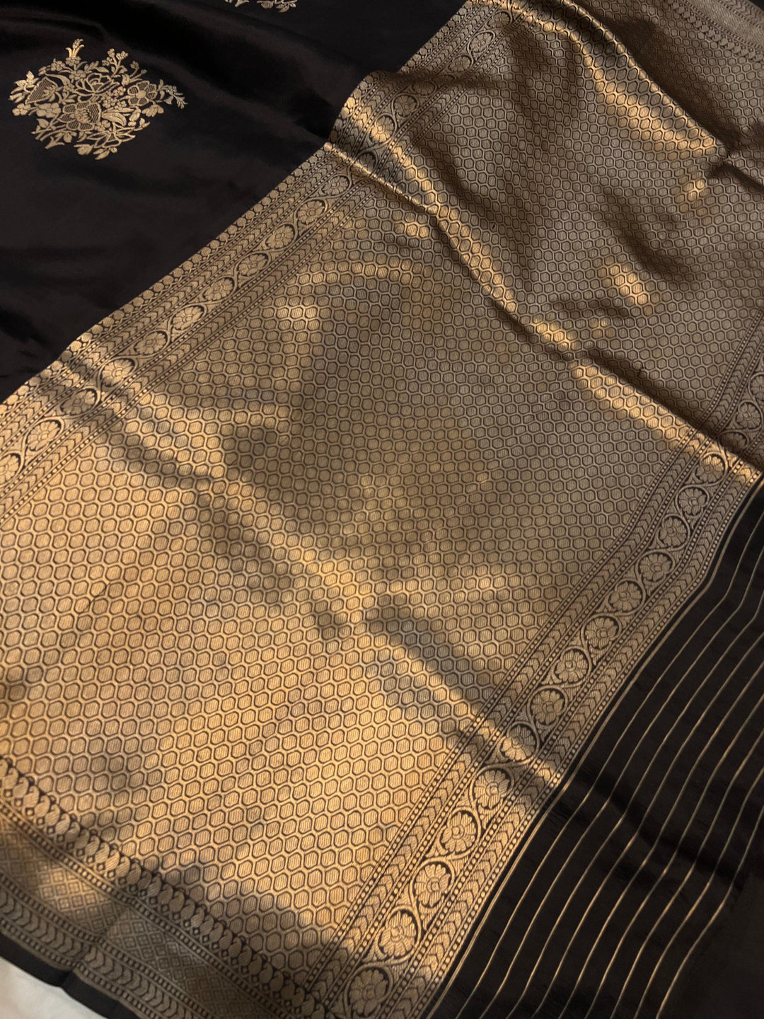 Black Pure Banarasi Handloom Silk Saree - Aura Benaras
