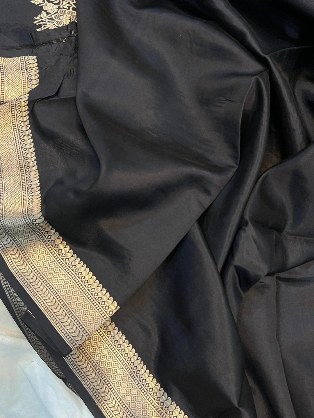 Black Pure Banarasi Handloom Silk Saree - Aura Benaras