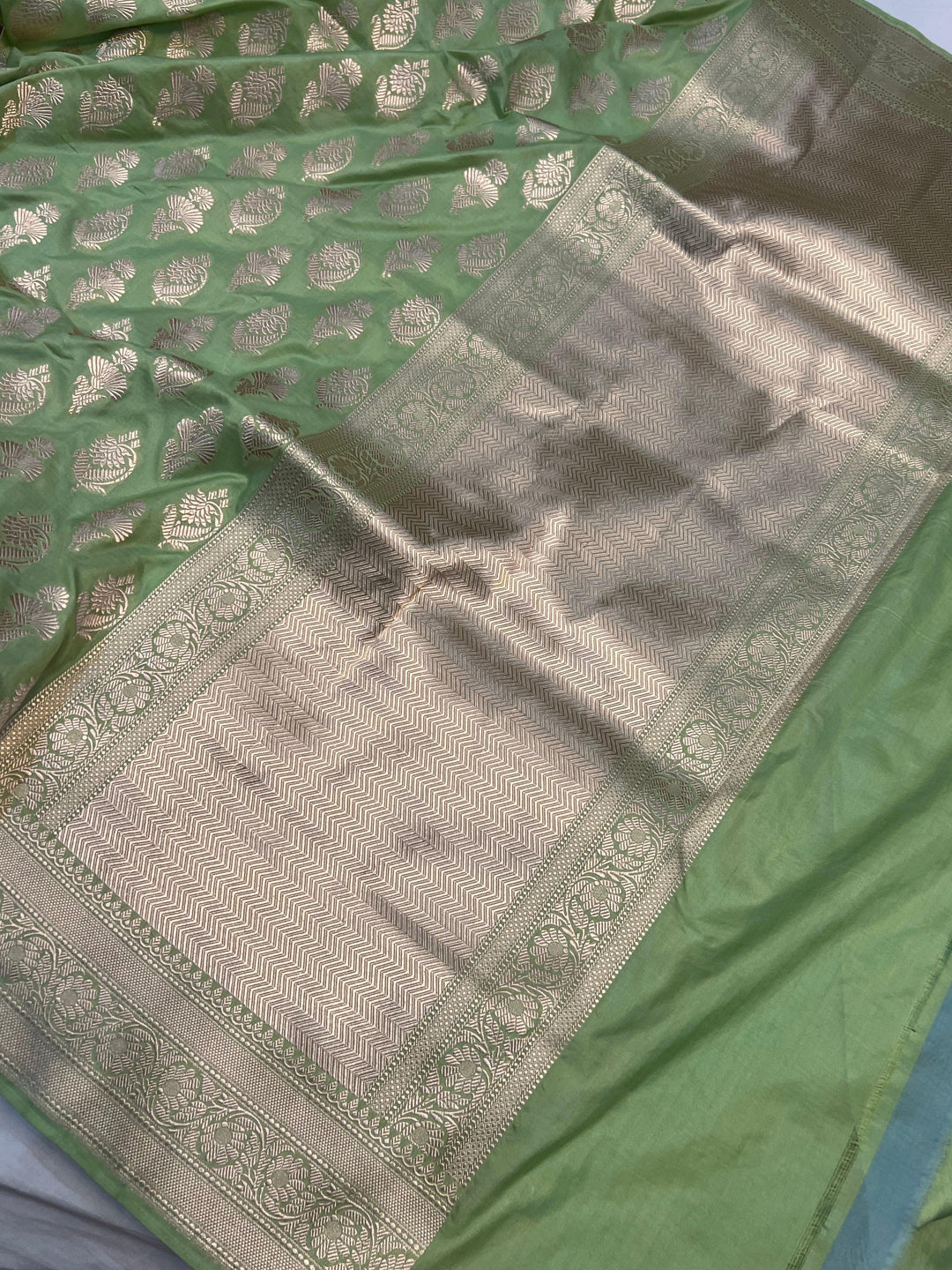 Pista Green Pure Banarasi Handloom Katan Silk Saree - Aura Benaras