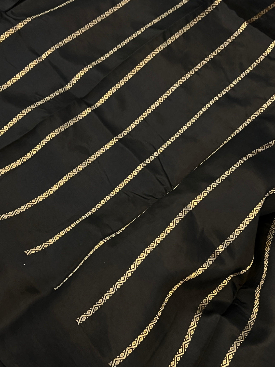 Black Pure Banarasi Handloom Silk Saree - Aura Benaras