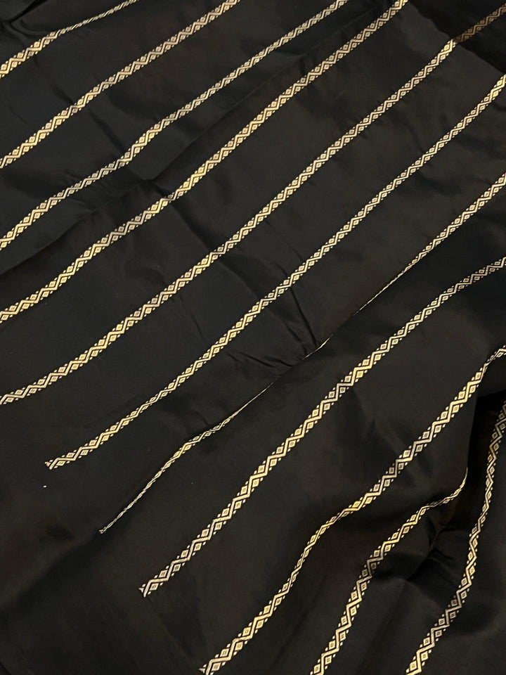 Black Pure Banarasi Handloom Silk Saree - Aura Benaras