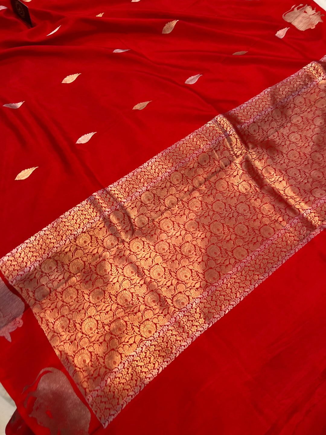 Red Pure Banarasi Handloom Katan Silk Saree - Aura Benaras