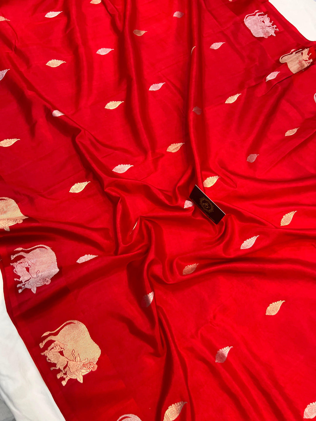 Red Pure Banarasi Handloom Katan Silk Saree - Aura Benaras