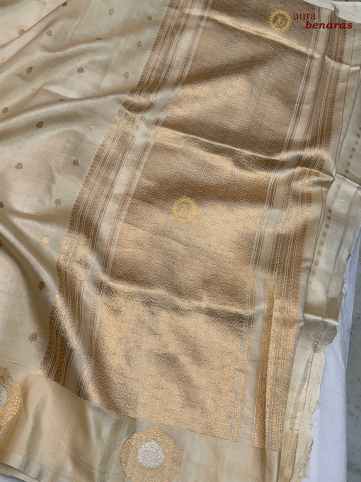 Cream Pure Banarasi Handloom Silk Saree - Aura Benaras