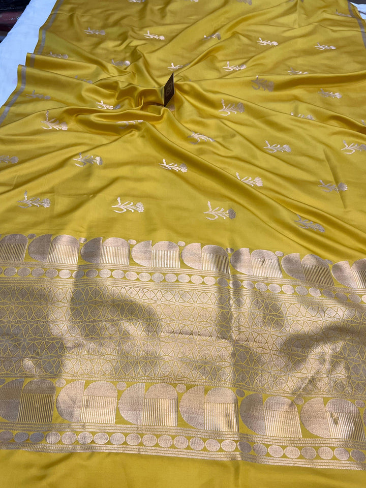 Pure Banarasi Handloom Mashru Silk Saree | Kadhwa Weave | Aura Benaras