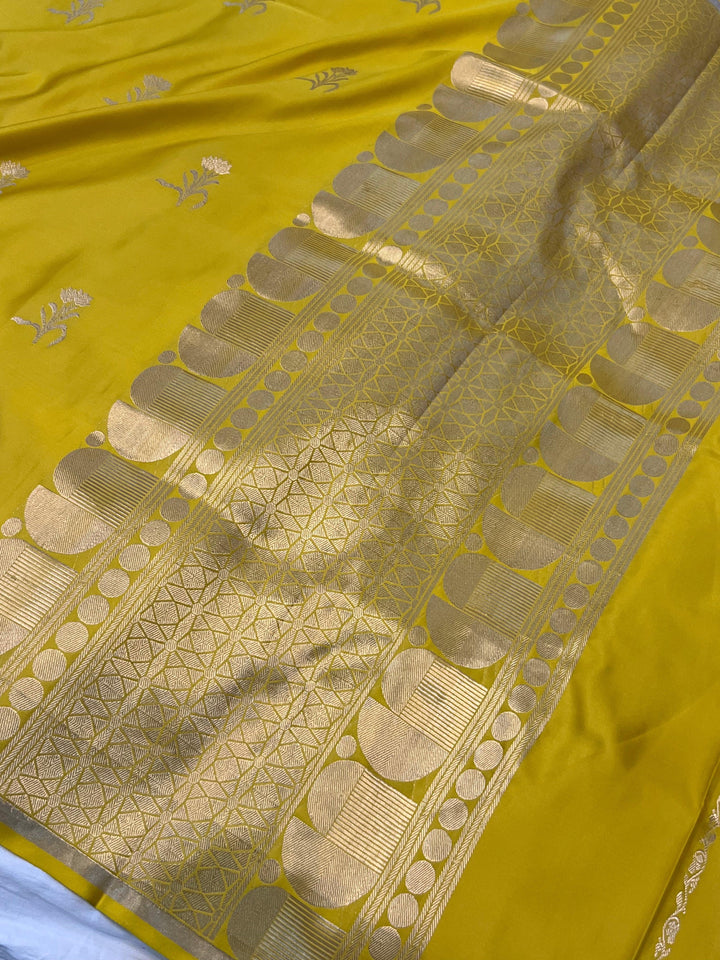 Pure Banarasi Handloom Mashru Silk Saree | Kadhwa Weave | Aura Benaras