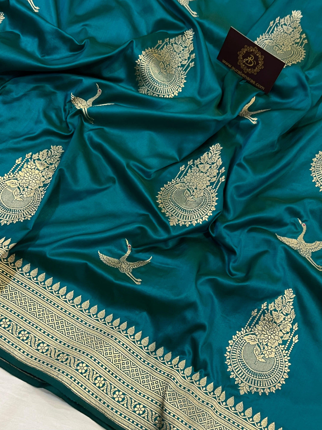 Buy Rama Green Banarasi Handloom Katan Silk Saree | Aura Benaras