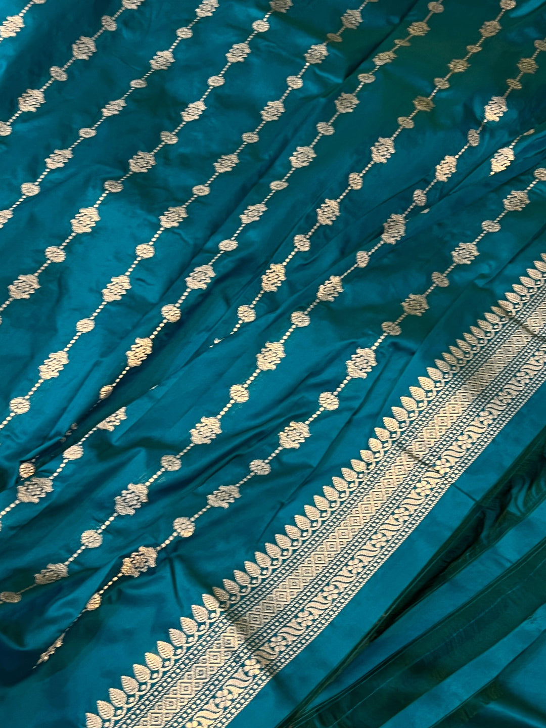Buy Rama Green Banarasi Handloom Katan Silk Saree | Aura Benaras