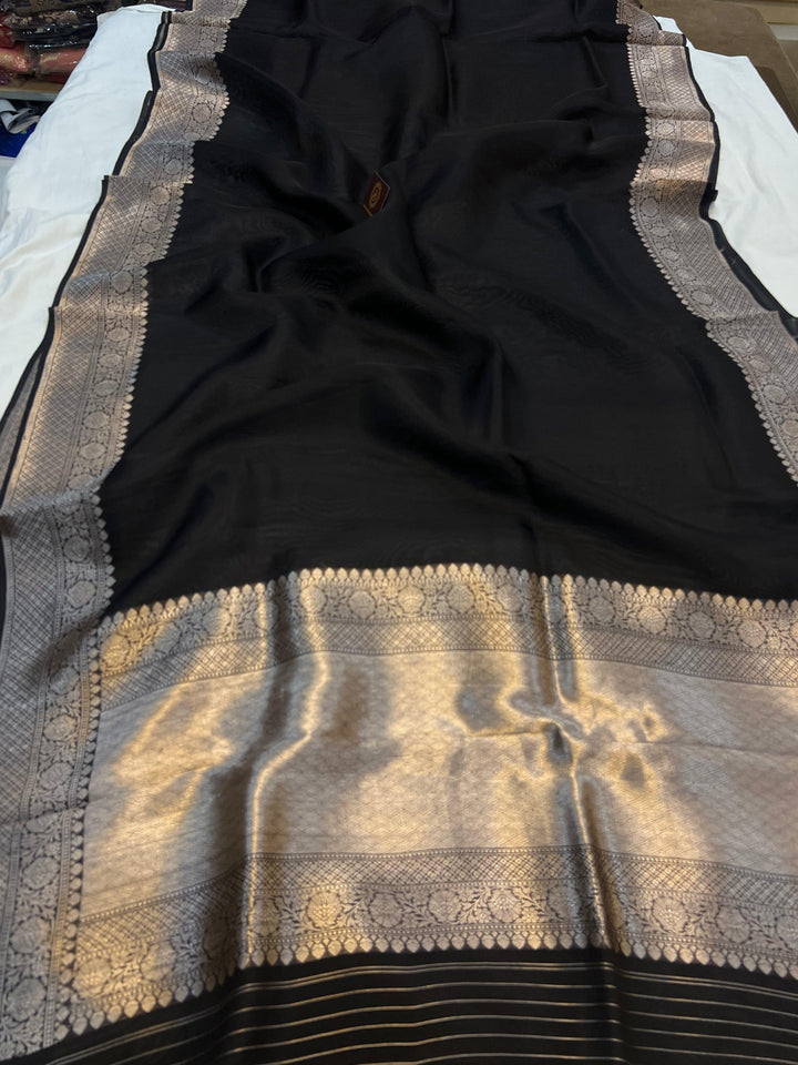 Pure Banarasi Handloom Kora Silk Saree with Banarasi Border | Aura Benaras