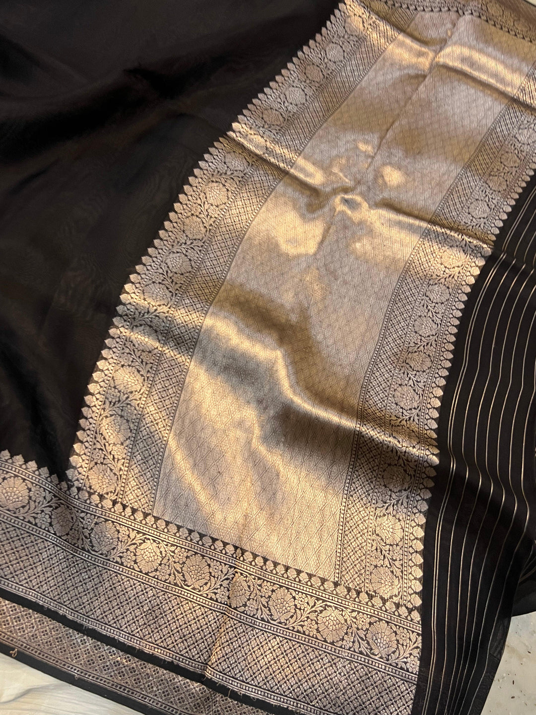 Pure Banarasi Handloom Kora Silk Saree with Banarasi Border | Aura Benaras