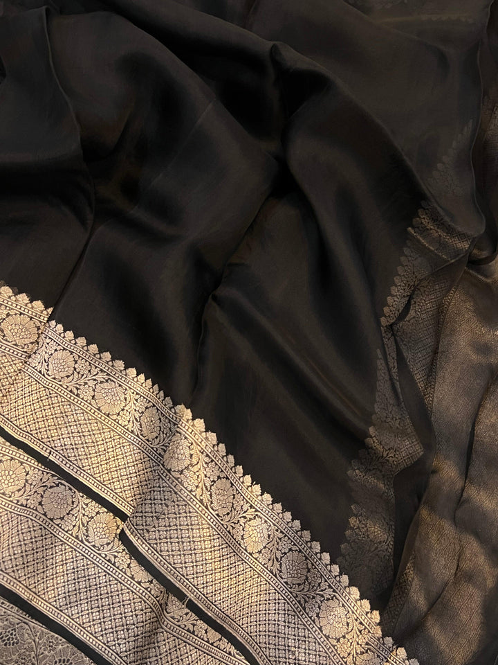 Pure Banarasi Handloom Kora Silk Saree with Banarasi Border | Aura Benaras