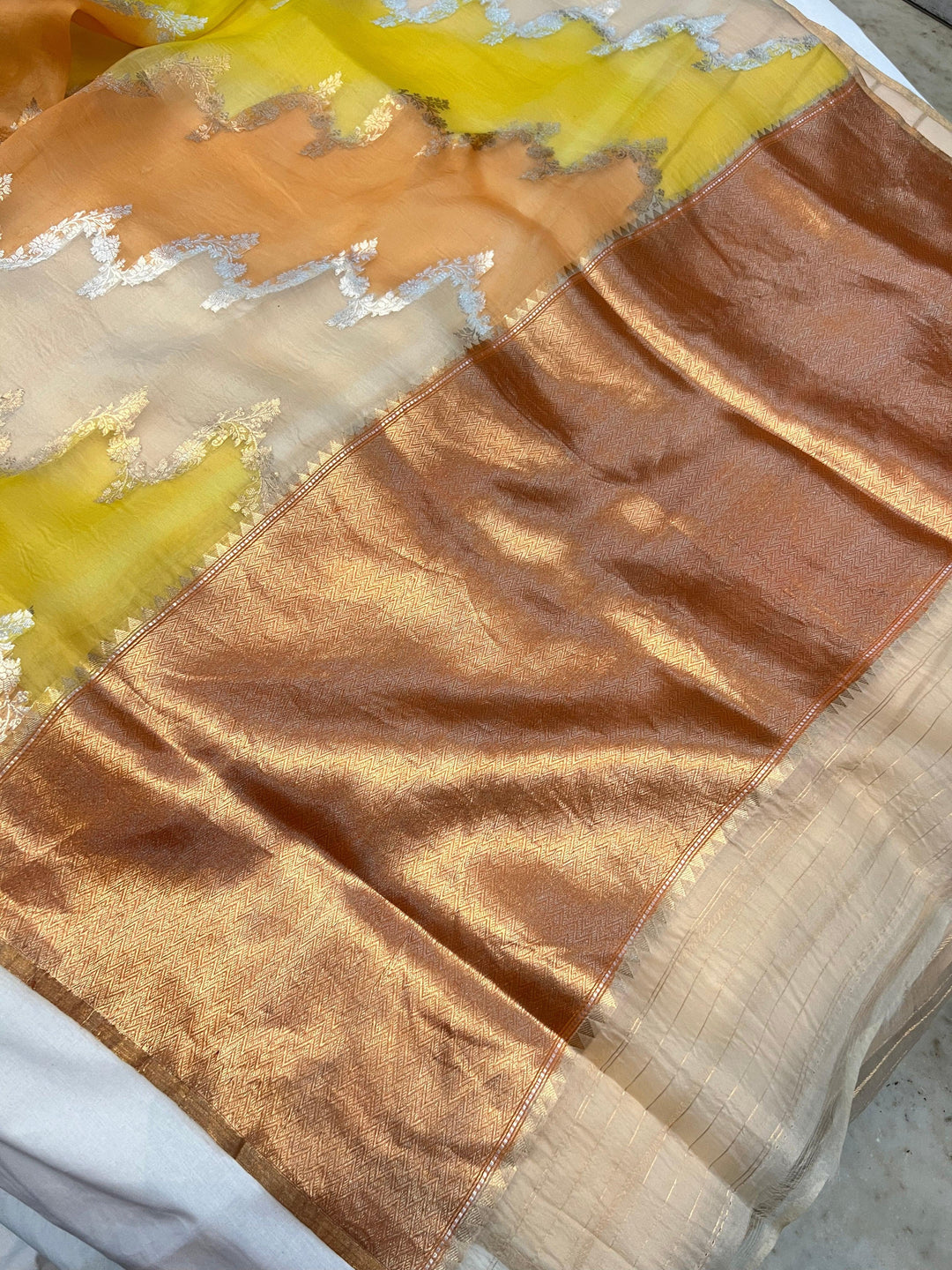 Cream-Peach Banarasi Handloom Kora Silk Saree - Aura Benaras