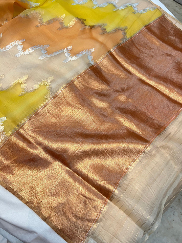 Cream-Peach Banarasi Handloom Kora Silk Saree - Aura Benaras
